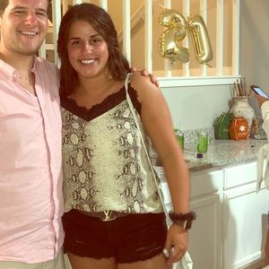 Meet your Posher, Suzanne